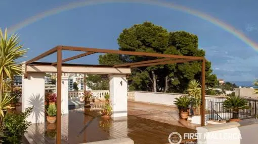 Elegantes Penthouse mit großer Terrasse und Meerblick in Cala Mayor