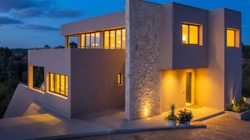 Moderne Luxusvilla mit Außergewöhnlichem Design und Panoramablick in Son Gual