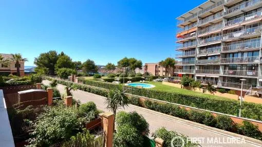 Charmante Maisonette-Wohnung in einer wunderschönen Gemeinschaft mit Blick auf den Yachthafen von Puerto Adriano