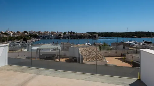 Exklusive neueTownhouses mit Panoramablick über den Naturhafen von Portocolom