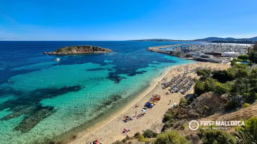Baugrundstück in der exklusiven Wohnanlage Costa d'en Blanes mit teilweisem Meerblick