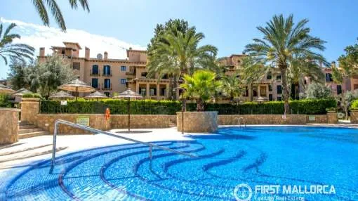 Stilvolle Erdgeschosswohnung mit 2 Schlafzimmern, Garten und Pools in Puig de Ros