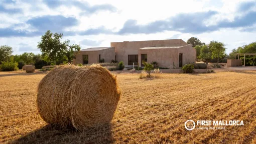 Neubau Luxus-Finca mit modernem Design, Pool und absoluter Privatsphäre