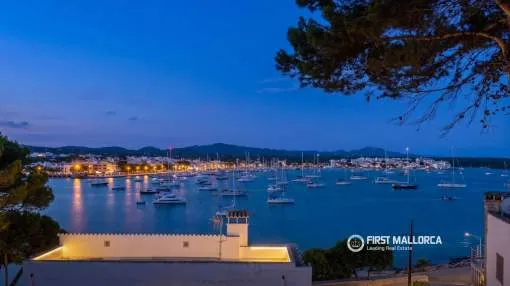 Ein mediterraner Traum im Herzen von Portocolom: Licht, Meer und der Zauber eines exklusiven Lebens das ganze Jahr über