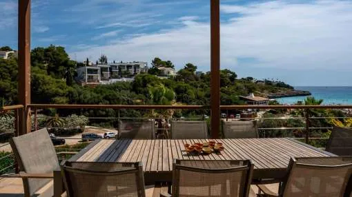 Renovierte Villa mit ETV in erster Meeres- und Strandlinie in Cala Anguila