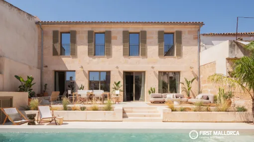 Exklusives Designer-Stadthaus mit Pool in Ariany – Komplett renoviert, voll möbliert und bezugsfertig