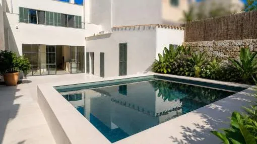 Exklusives, kernsaniertes Stadthaus mit Pool, moderner Ausstattung und Garage in Felanitx
