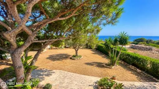 Exklusive Küstenvilla mit atemberaubendem Panoramablick auf das Mittelmeer in Cala Llombards