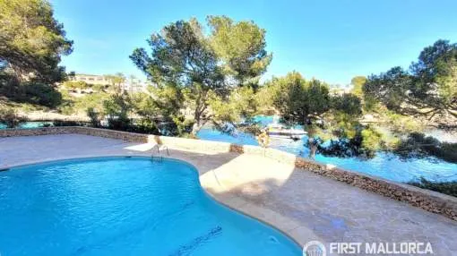 Moderne Wohnung in einer Wohnanlage mit Pool und direktem Zugang zum Meer