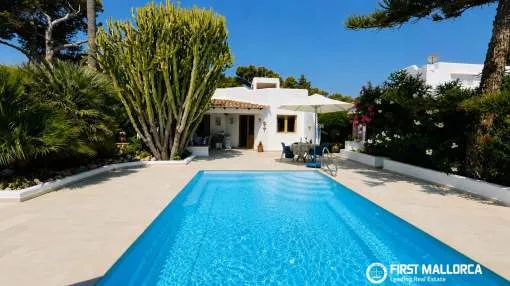 Charmantes Chalet in Cala Serena, nur wenige Schritte vom Meer entfernt