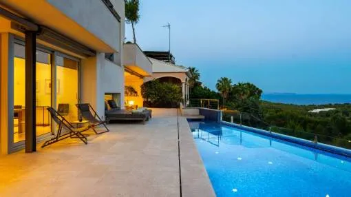 Moderne Designervilla auf dem exklusiven Anchorage Hill mit Meerblick