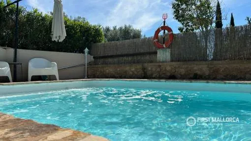 Renoviertes Haus mit Gästehaus und Blick auf die Serra de Tramuntana