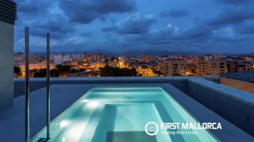 Einzigartiges Penthouse mit privatem Pool mit Glasboden über dem Wohnzimmer