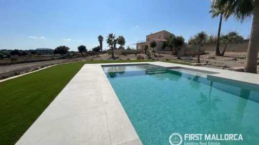 Spektakuläre moderne Finca mit Pool und Panoramablick in Lloret de Vistalegre