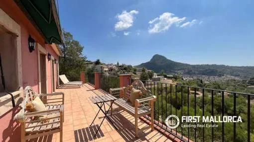 Exklusive Finca mit Ferienvermietungslizenz in Galilea – Ein Refugium voller Charme und mediterraner Lebensart