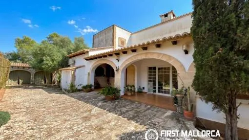 Mediterrane Villa mit Pool und Ferienvermietungslizenz