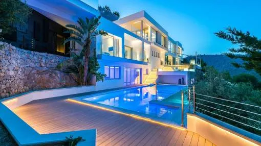Neue moderne Villa mit einzigartigem Panorama-Meerblick in Costa d'en Blanes
