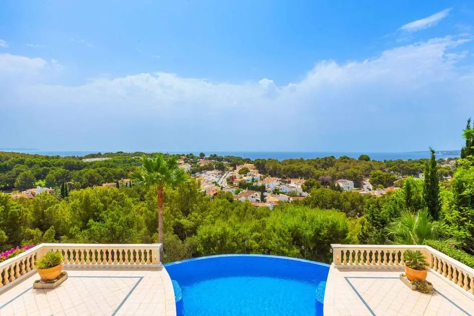 Luxuriöse Villa mit wunderbarem Weitblick in Toplage