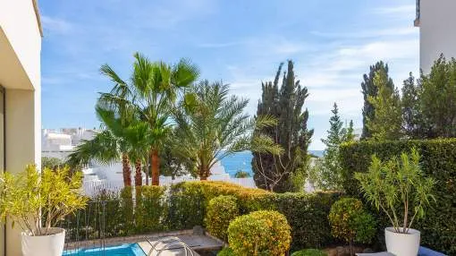 Lichtes Gartenapartment der Luxusklasse mit privatem Pool