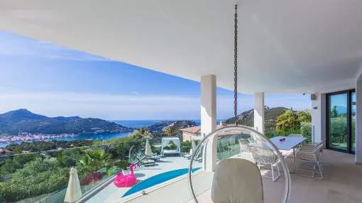 Außergewöhnliche Luxusvilla mit sensationellem Meer- und Hafenblick auf Montport