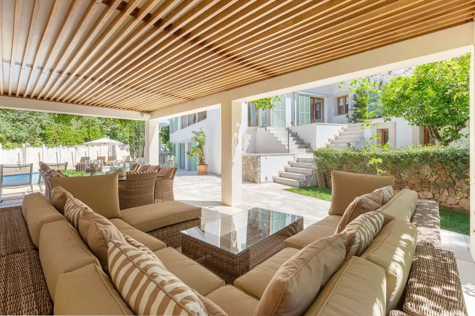 Top-sanierte Villa mit Luxusausstattung in Hafen- und Golfplatznähe