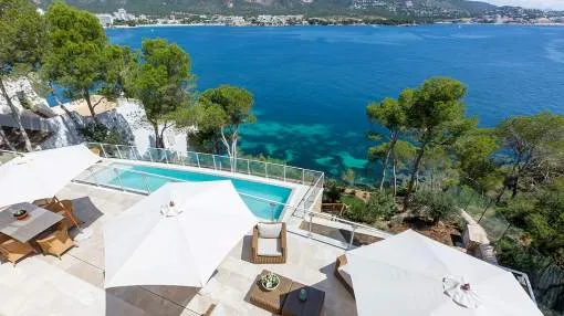 Luxuriöse Villa mit traumhafter Aussicht in 1. Meereslinie mit Meerzugang