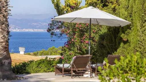 Villa mit schönem Meerblick und direktem Meerzugang