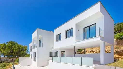 Moderne Villa im minimalistischen Stil in bevorzugter ruhiger Villenwohnlage