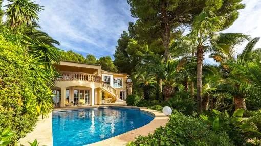 Mediterrane Villa mit schönem Meerblick und viel Privatsphäre