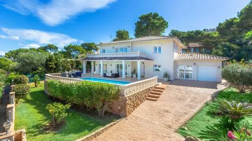 Klassische Villa mit Swimmingpool in bester Wohnlage