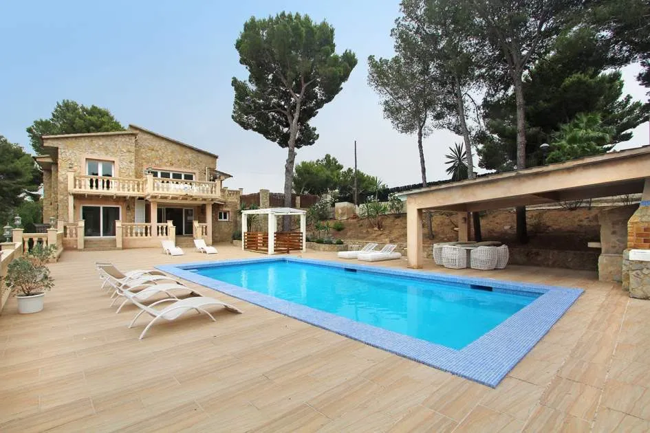 6-Schlafzimmer Villa mit Pool in Costa d’en Blanes zu vermieten