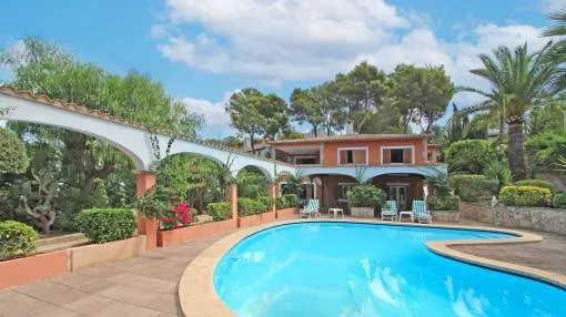 Mediterrane Villa mit viel Privatsphäre zum Renovieren