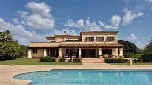 Mediterrane Natursteinfinca mit Pool, viel Privatsphäre und Weibtlick bis Cabrera