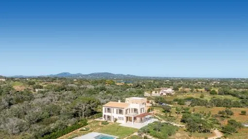 Stilvolle Neubaufinca mit Pool und herrlichen Weitblick in beliebter Lage nahe