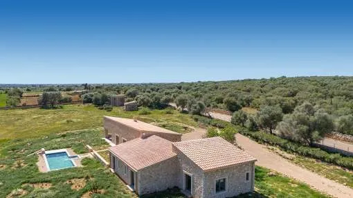 Stilvolle Finca-Oase mit Pool, Weitblick und authentischem Natursteincharme