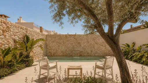 Mediterrane Noblesse in : Stadthaus mit Patio, Pool und Weitblick