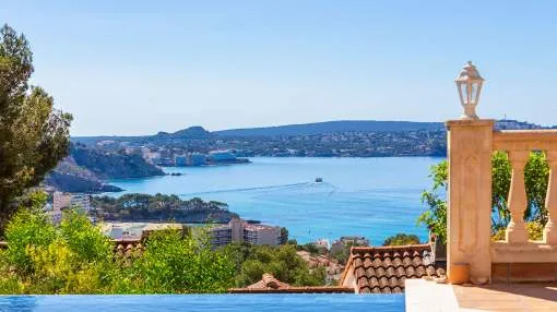 Exklusive mediterrane Villa mit Blick aufs Meer und die Malgrats Inseln