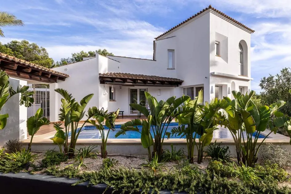 Modernisierte Villa mit Pool und Gästehaus bei Port Adriano