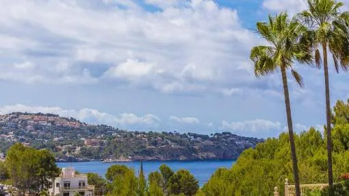 Gepflegte Villa in ruhiger strandnaher Lage mit Meer- und Panoramablick