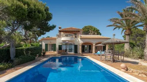 Eine traumhafte Villa in 1. Meereslinie mit fantastischen Blick in Vallgornera