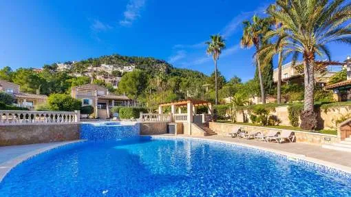 Cala Moragues: Kernsanierte Villa in mediterraner Anlage